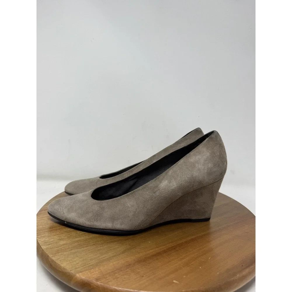 Stuart Weitzman Wedge Shoes Womens Size 7.5 M Taupe Suede Pointed Toe Pumps 4901